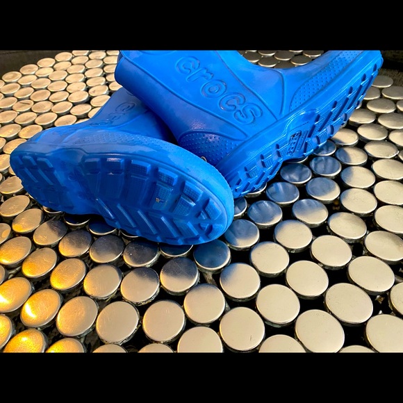 Blue Crocs: kids - Picture 5 of 5